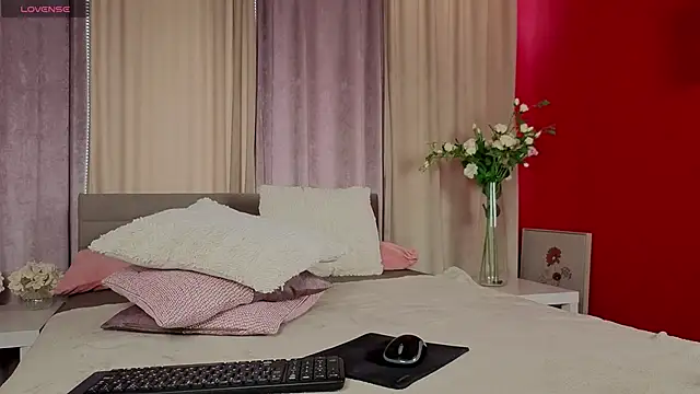 Snapshot of AlexColee chatting on November 16, 2025, 2:33 pm AlexColee online show from November 16, 2025, 2:33 pm