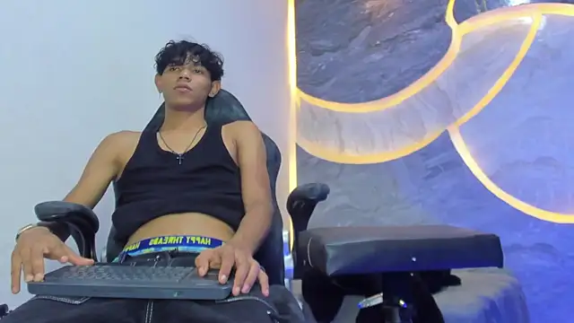 Sex Boy 33  online show from November 14, 2025, 3:49 am