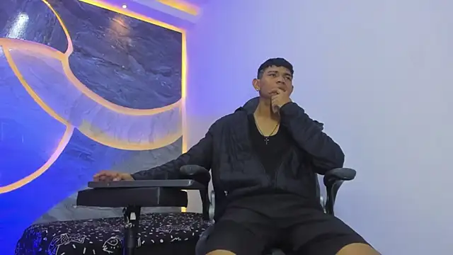 Sex Boy 33  online show from November 30, 2025, 5:00 am