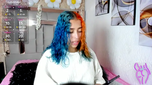 Cristall ravven online show from November 5, 2025, 8:20 pm