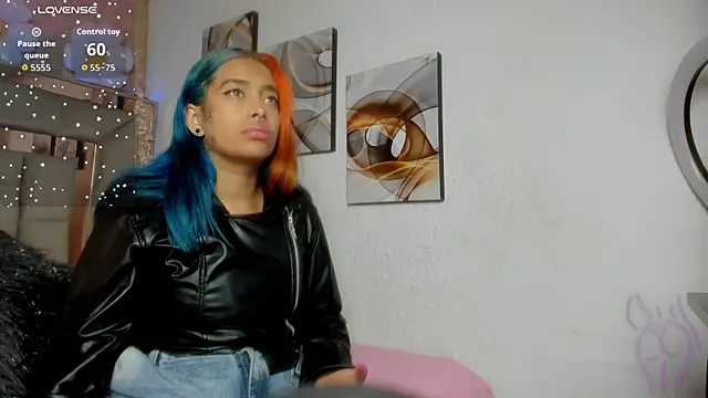 Cristall ravven online show from November 10, 2025, 1:32 pm