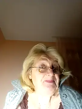 AmyLove353 online show from November 8, 2025, 9:24 pm