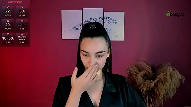 kira light   online show from December 5, 2025, 8:05 pm