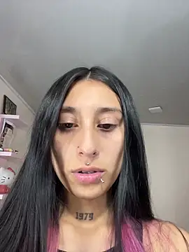 Violeet-Smith online show from November 18, 2025, 11:15 pm