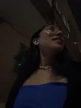 Violeet-Smith online show from November 28, 2025, 3:09 am