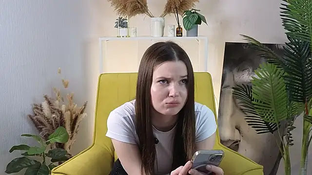 LonnaSkar online show from October 21, 2025, 8:15 am