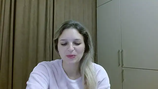 ElisSky301 online show from November 10, 2025, 11:15 pm