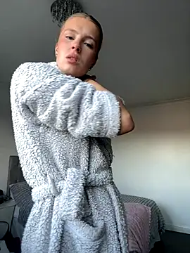 DaisyLoverxox online show from November 13, 2025, 9:41 am