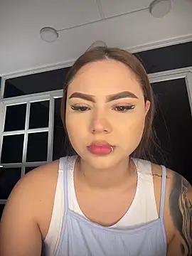 Snapshot of Beella1_ chatting on November 28, 2025, 11:46 am Beella1 online show from November 28, 2025, 11:46 am