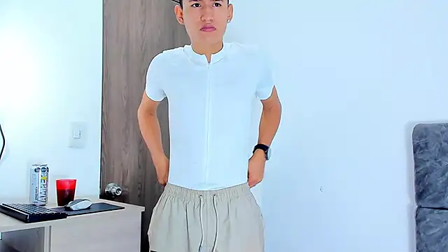 Nicolas Torres  online show from November 14, 2025, 2:32 am