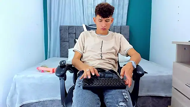 Nicolas Torres  online show from November 20, 2025, 4:34 am