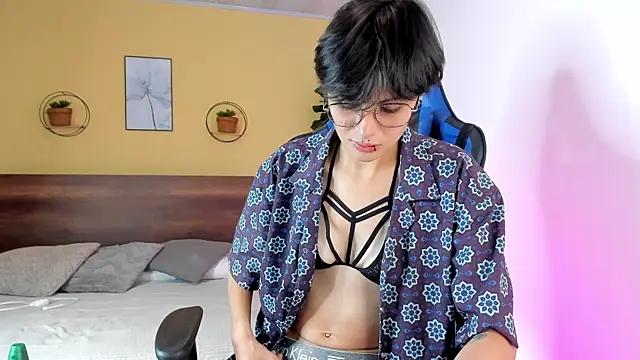 MartinnaGrecco online show from November 20, 2025, 10:20 pm