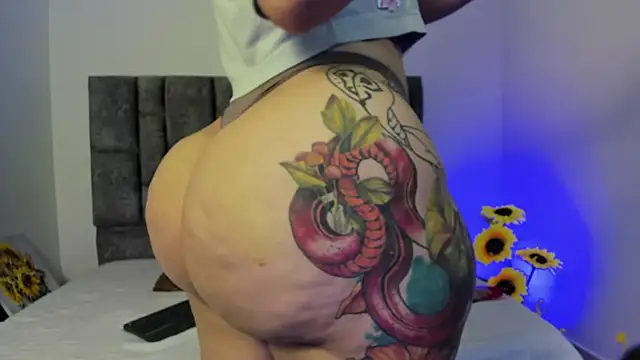 Snapshot of miah_storm chatting on October 23, 2025, 5:29 am miah storm online show from October 23, 2025, 5:29 am