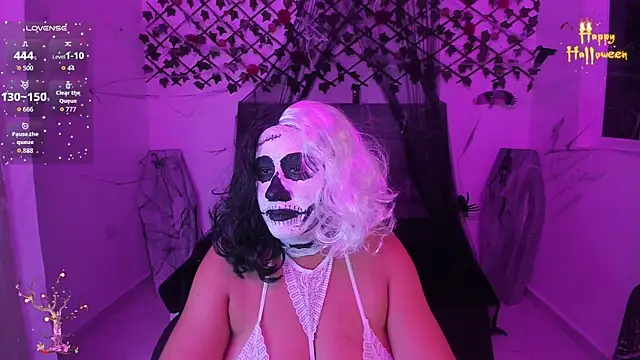 Snapshot of Karly_Closson chatting on October 30, 2025, 4:47 am Karly Closson online show from October 30, 2025, 4:47 am