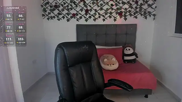 Snapshot of Karly_Closson chatting on November 23, 2025, 4:23 am Karly Closson online show from November 23, 2025, 4:23 am