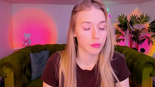 sassy cutie online show from November 18, 2025, 6:07 am