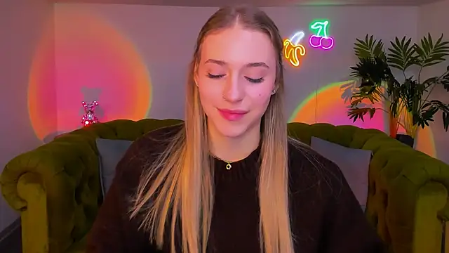 sassy cutie online show from December 2, 2025, 6:08 am