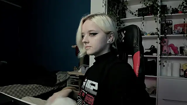 Snapshot of Holy_Mistress_S chatting on November 5, 2025, 9:42 am Holy Mistress S online show from November 5, 2025, 9:42 am