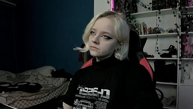 Snapshot of Holy_Mistress_S chatting on November 7, 2025, 10:26 am Holy Mistress S online show from November 7, 2025, 10:26 am