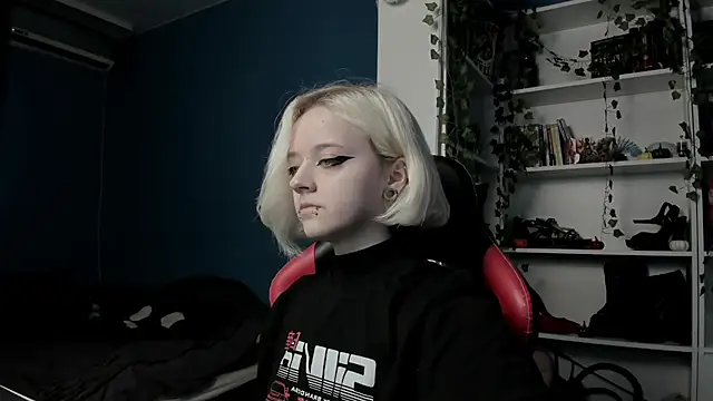 Snapshot of Holy_Mistress_S chatting on November 11, 2025, 9:09 am Holy Mistress S online show from November 11, 2025, 9:09 am