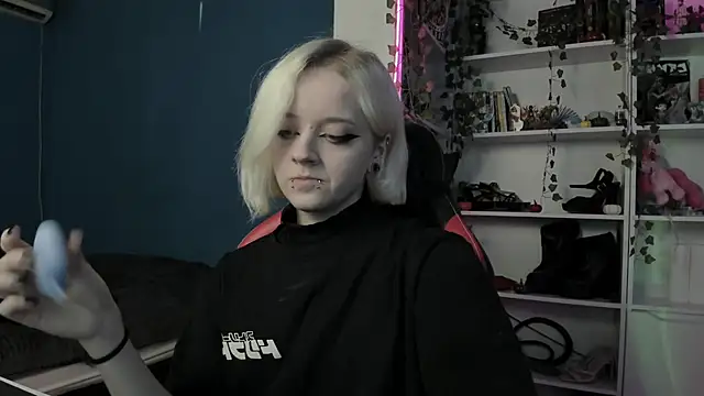 Snapshot of Holy_Mistress_S chatting on November 14, 2025, 9:30 am Holy Mistress S online show from November 14, 2025, 9:30 am