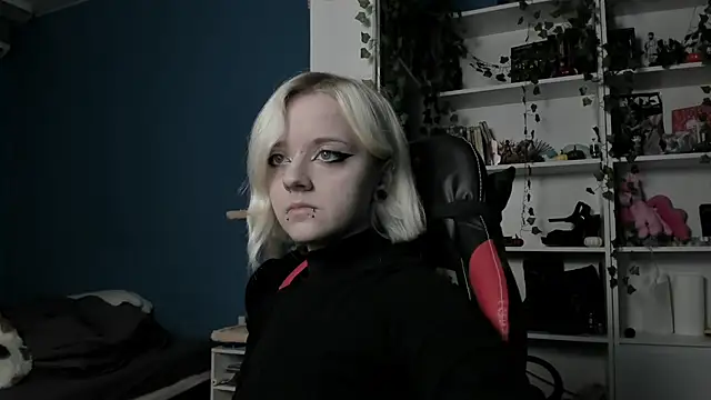 Snapshot of Holy_Mistress_S chatting on November 23, 2025, 9:42 am Holy Mistress S online show from November 23, 2025, 9:42 am