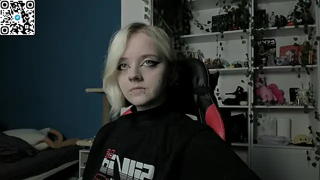 Snapshot of Holy_Mistress_S chatting on November 26, 2025, 9:32 am Holy Mistress S online show from November 26, 2025, 9:32 am