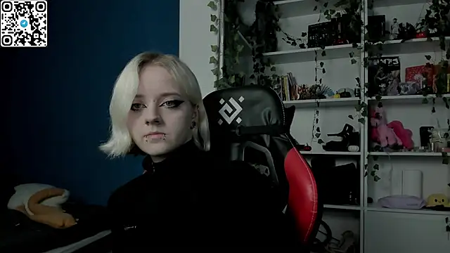 Snapshot of Holy_Mistress_S chatting on December 2, 2025, 10:31 am Holy Mistress S online show from December 2, 2025, 10:31 am