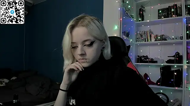 Snapshot of Holy_Mistress_S chatting on December 14, 2025, 10:31 am Holy Mistress S online show from December 14, 2025, 10:31 am