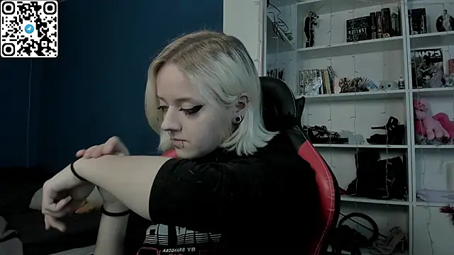 Snapshot of Holy_Mistress_S chatting on December 19, 2025, 10:00 am Holy Mistress S online show from December 19, 2025, 10:00 am