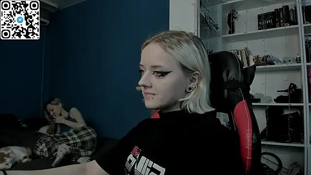 Snapshot of Holy_Mistress_S chatting on December 20, 2025, 10:22 am Holy Mistress S online show from December 20, 2025, 10:22 am