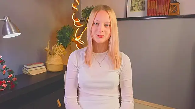 YungLyssy online show from November 12, 2025, 3:29 am