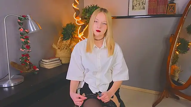 YungLyssy online show from November 26, 2025, 3:18 am