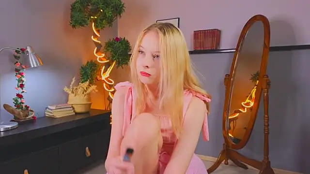 YungLyssy online show from December 14, 2025, 3:01 am