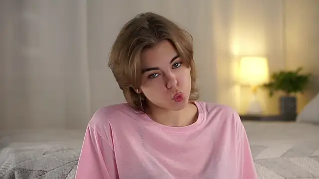 Snapshot of MelodyBaur chatting on November 9, 2025, 1:31 pm MelodyBaur online show from November 9, 2025, 1:31 pm