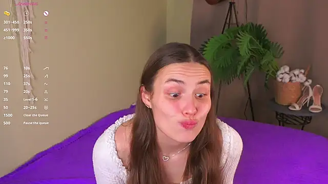 LeonoraWoods online show from November 30, 2025, 5:11 am