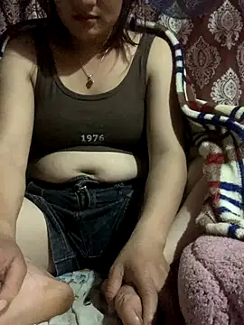 Snapshot of Lara-11 chatting on November 8, 2025, 1:44 pm Lara-11 online show from November 8, 2025, 1:44 pm