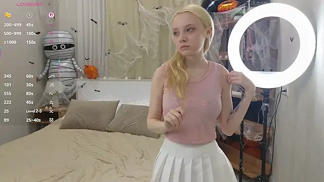 Snapshot of IraYounce chatting on November 6, 2025, 1:17 am IraYounce online show from November 6, 2025, 1:17 am