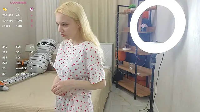 Snapshot of IraYounce chatting on November 7, 2025, 1:05 am IraYounce online show from November 7, 2025, 1:05 am