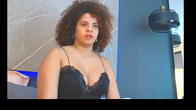 Snapshot of CloePeterson chatting on November 7, 2025, 8:09 pm CloePeterson online show from November 7, 2025, 8:09 pm