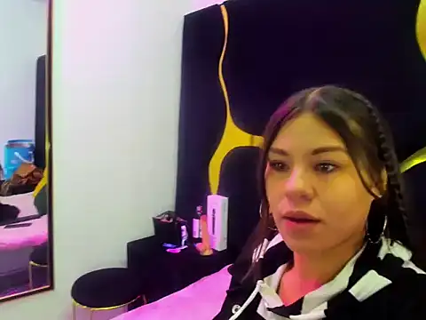 Gianna Johnson online show from December 5, 2025, 2:53 am