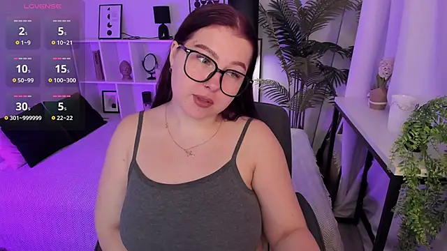 Snapshot of EffyBlush chatting on November 23, 2025, 1:33 pm EffyBlush online show from November 23, 2025, 1:33 pm