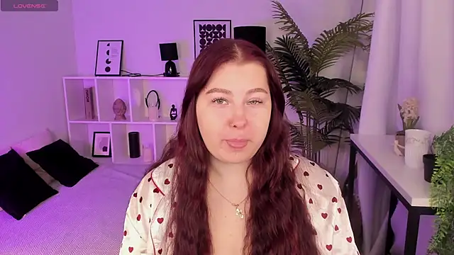 Snapshot of EffyBlush chatting on December 3, 2025, 1:31 pm EffyBlush online show from December 3, 2025, 1:31 pm