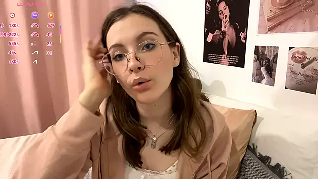 Kira Sanders online show from November 11, 2025, 4:07 pm