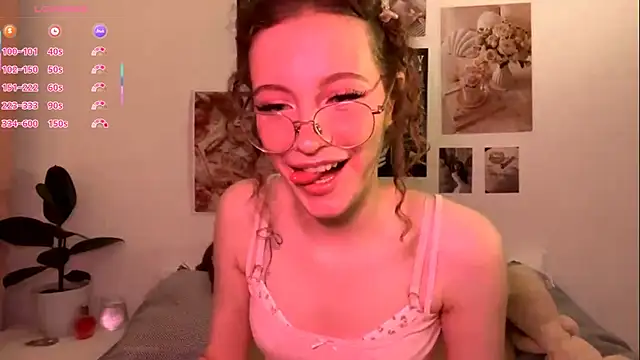 Kira Sanders online show from November 18, 2025, 6:34 pm