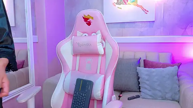 Snapshot of AdelineJhones chatting on October 24, 2025, 1:29 pm AdelineJhones online show from October 24, 2025, 1:29 pm