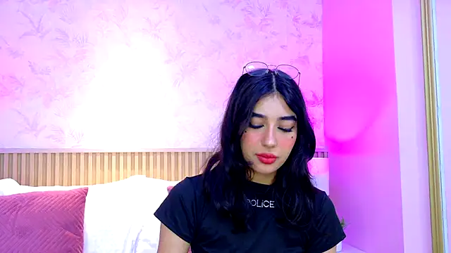 Snapshot of AdelineJhones chatting on October 29, 2025, 1:46 pm AdelineJhones online show from October 29, 2025, 1:46 pm