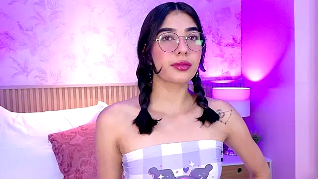 Snapshot of AdelineJhones chatting on November 9, 2025, 2:26 pm AdelineJhones online show from November 9, 2025, 2:26 pm