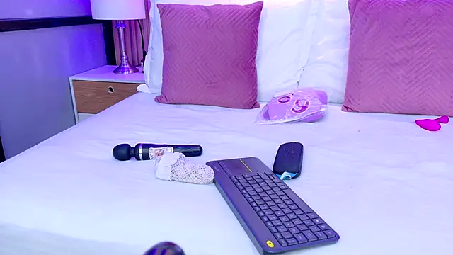 Snapshot of AdelineJhones chatting on December 4, 2025, 2:15 pm AdelineJhones online show from December 4, 2025, 2:15 pm