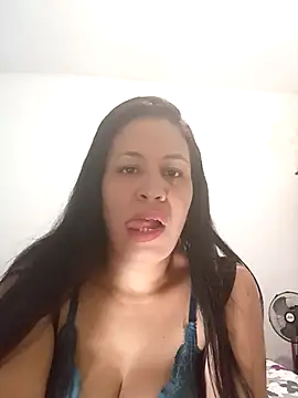 Snapshot of LeilaTaylor chatting on October 28, 2025, 1:36 pm LeilaTaylor online show from October 28, 2025, 1:36 pm